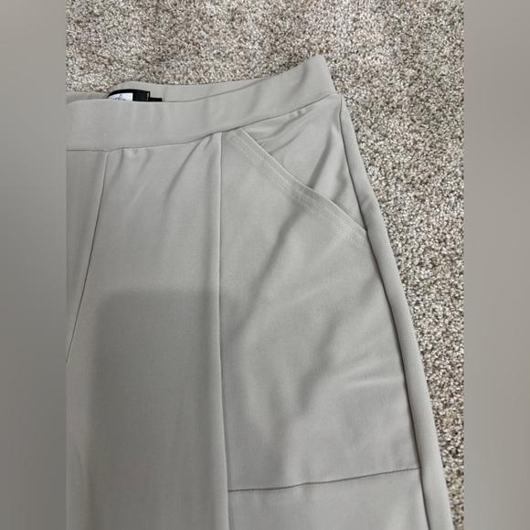 SYMPLI Black Pull-On Cropped Cuffed Jersey Knit Pants Size 6 EUC made in Canada - Picture 7 of 9